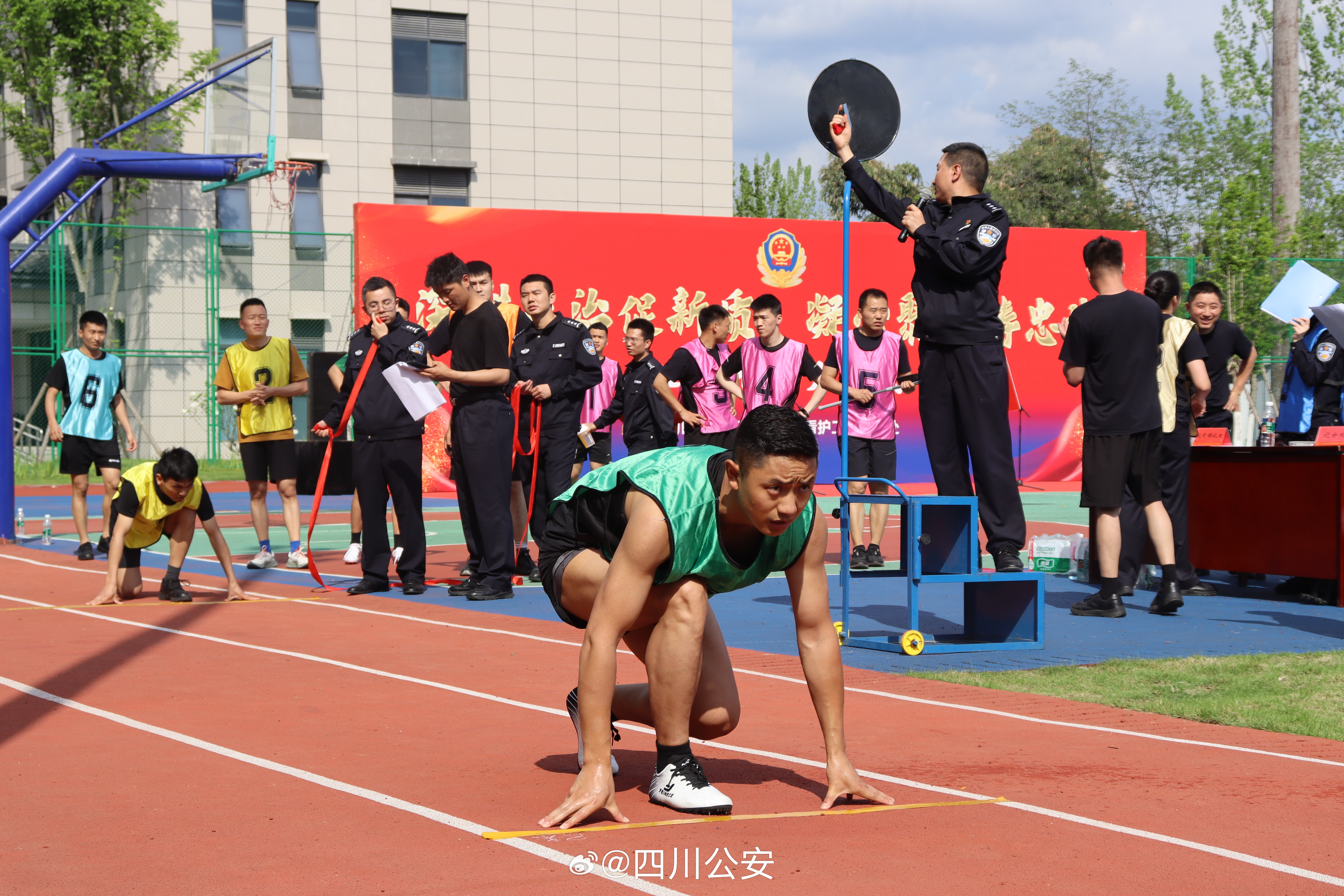 大连一方主场对阵四川FC，全力以赴的简单介绍