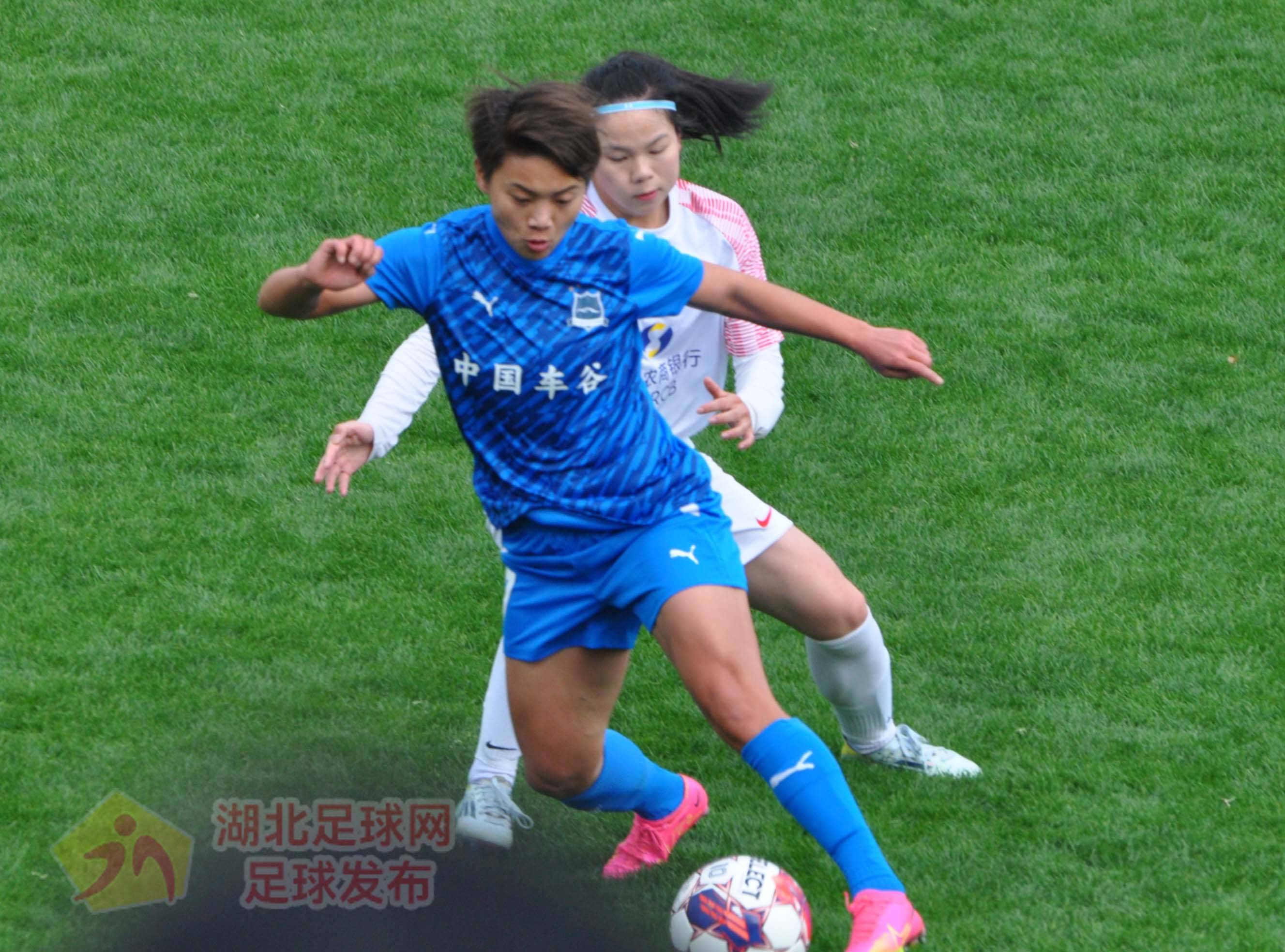 国际女足赛场：卫冕冠军强势压倒对手的简单介绍